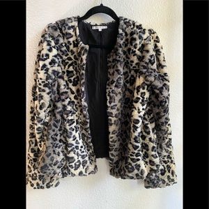 NEW Willow & Clay Cheetah Print Faux Fur Coat